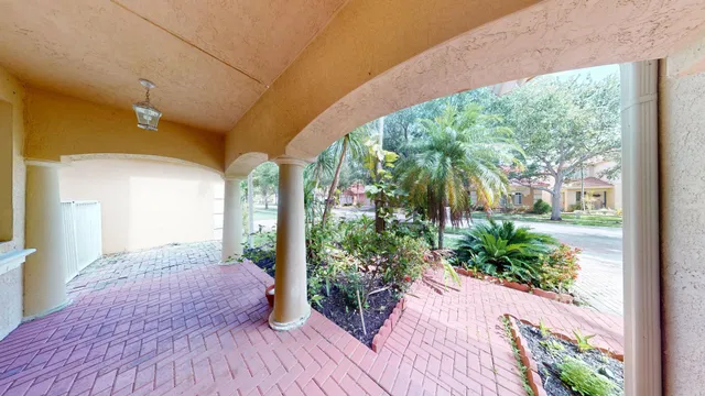 Residence photo 3
