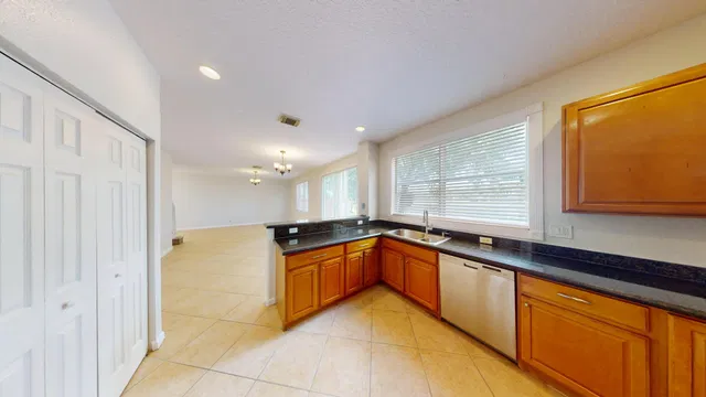 Residence photo 12