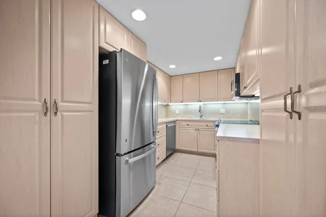 South Palm Beach Unit 416 photo 3