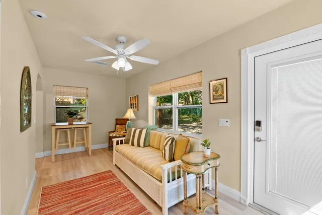  Residence photo 4