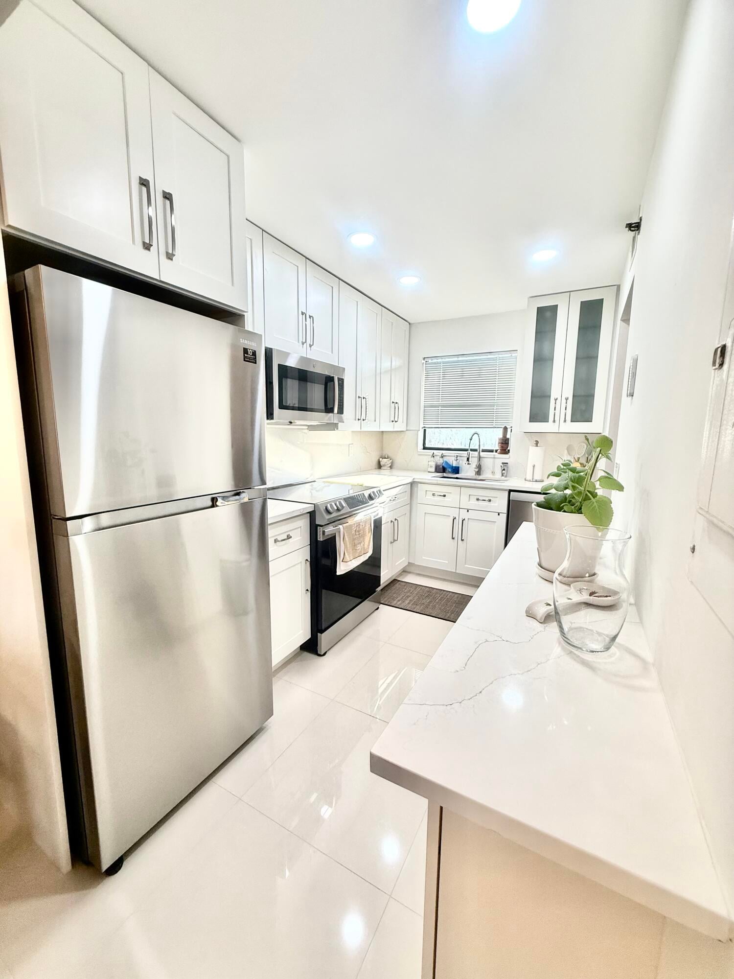  Unit 402 photo 11