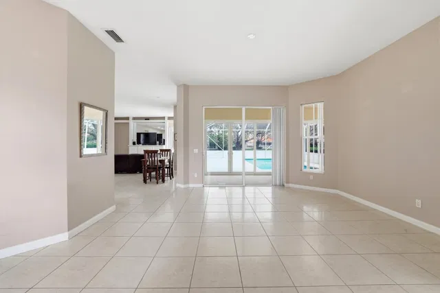 Residence photo 2