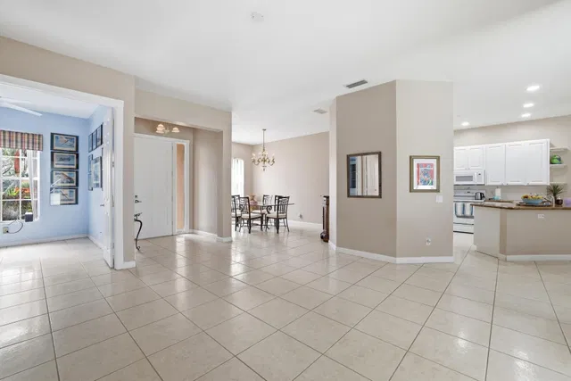 Residence photo 3
