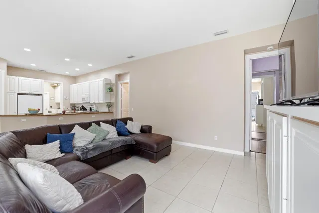 Residence photo 6