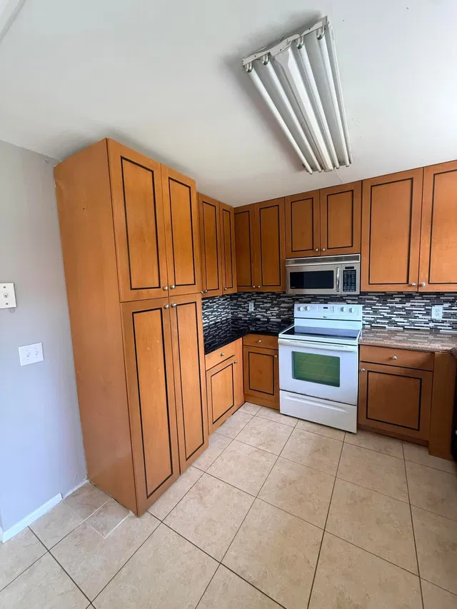 Unit 92 photo 6