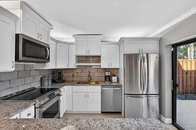Residence photo 18
