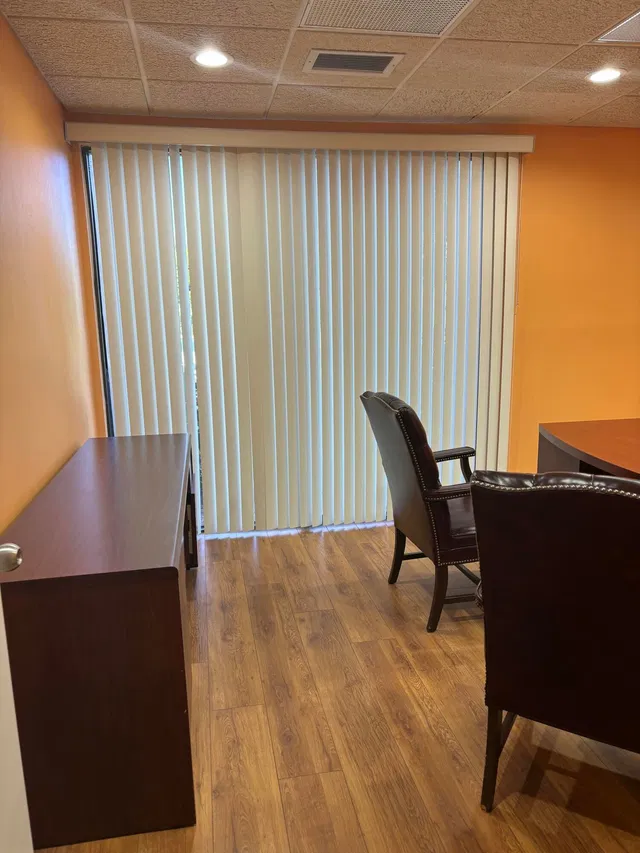 Unit 1070 photo 2