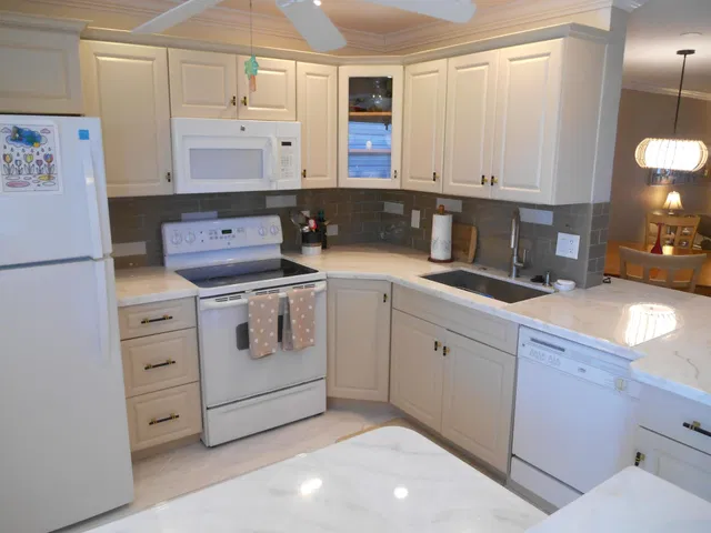 Unit 406 photo 5