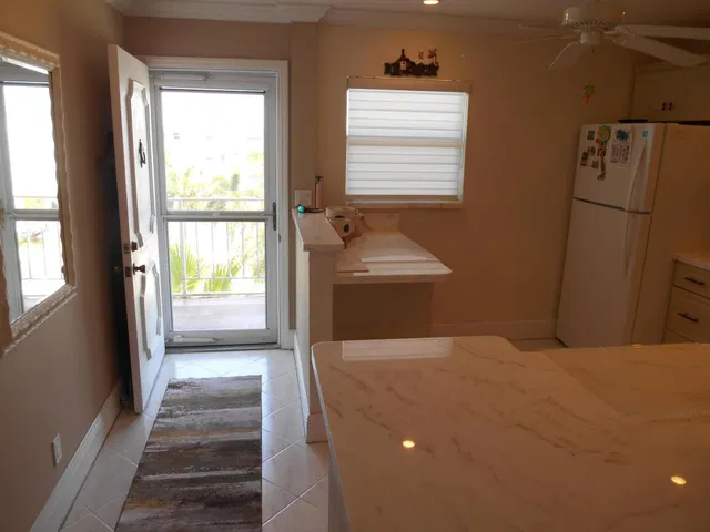 Unit 406 photo 8