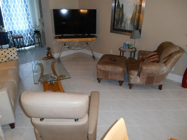 Unit 406 photo 11