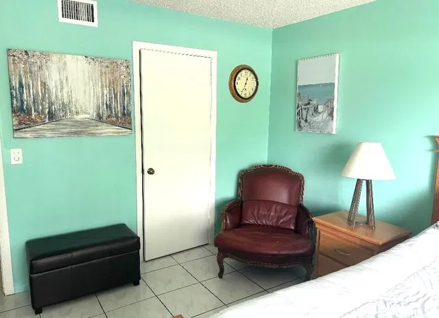 Unit B-2 photo 8
