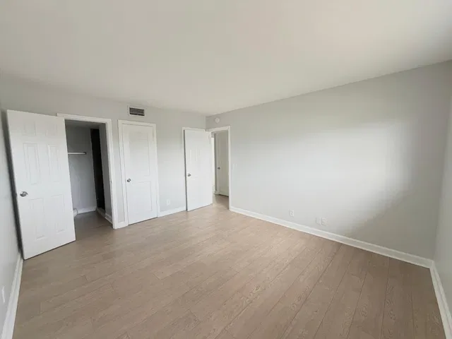 Unit E45 photo 17