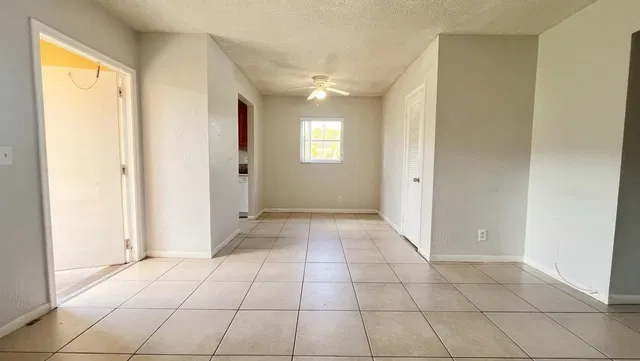 Unit 111 photo 3