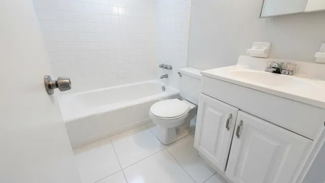 Unit 111 photo 4