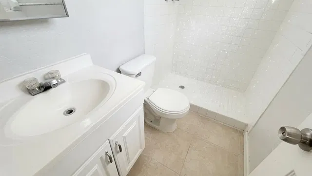 Unit 111 photo 6