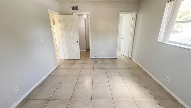 Unit 111 photo 11