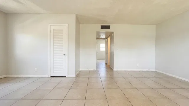 Unit 111 photo 17