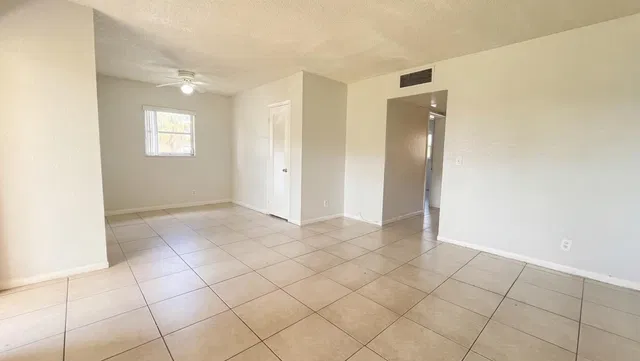 Unit 111 photo 18