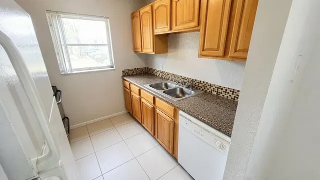 Unit 111 photo 21