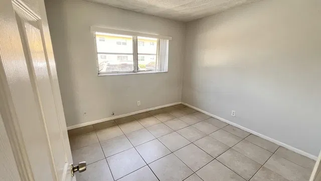 Unit 111 photo 22