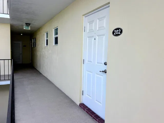 Unit 202 photo 5