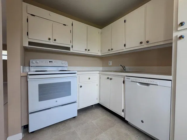 Unit 202 photo 12