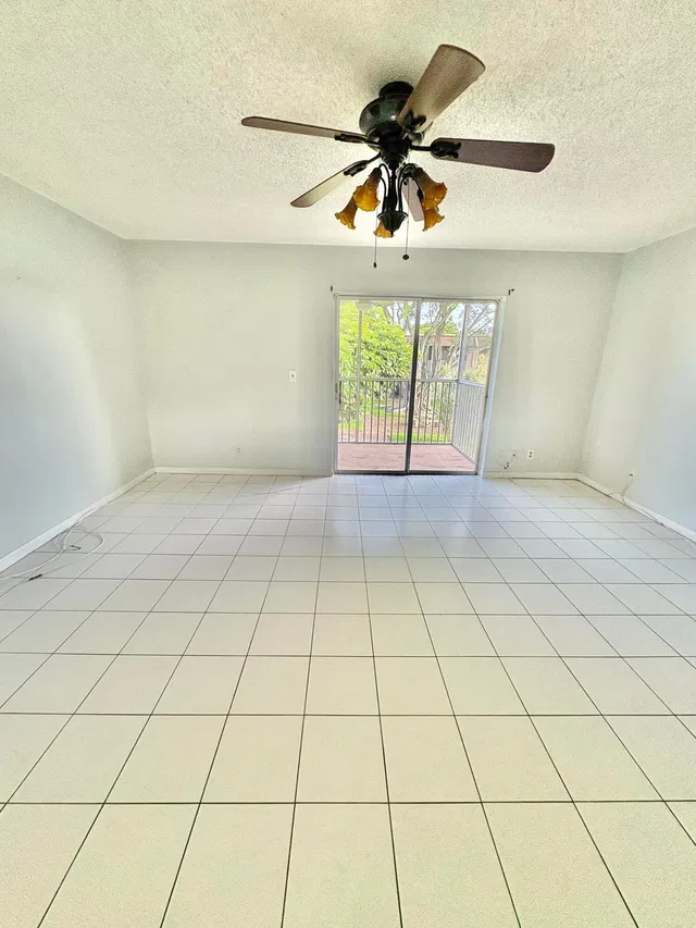  Residence photo 4