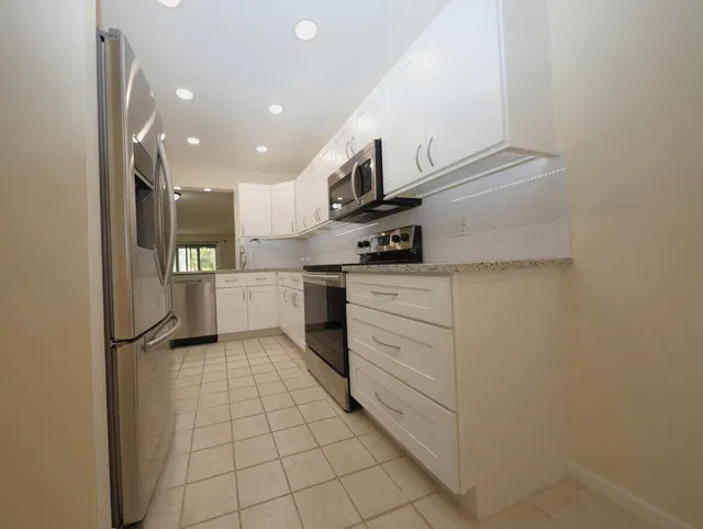 Unit 104 photo 6