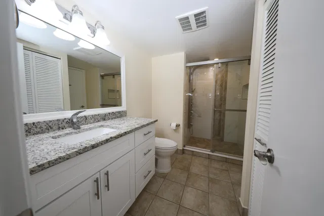 Unit 104 photo 14