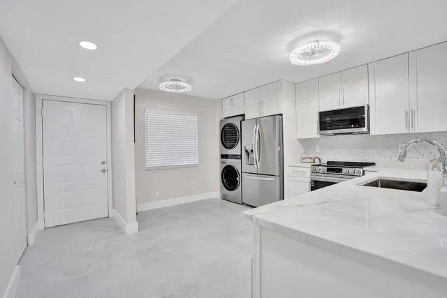 Unit 402 photo 2