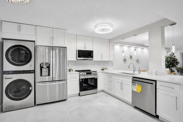 Unit 402 photo 3