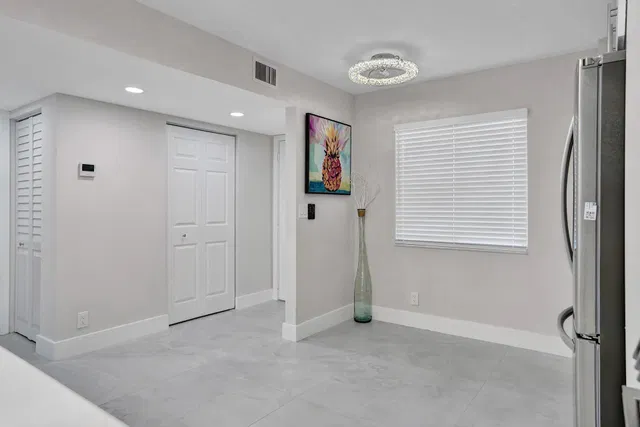 Unit 402 photo 8