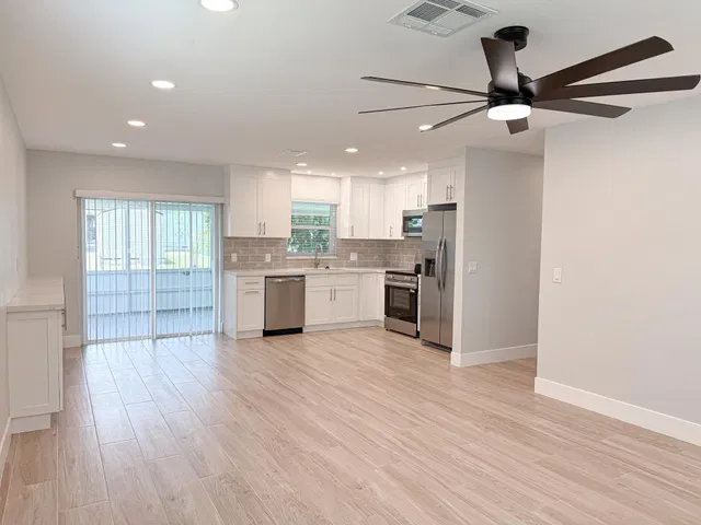  Residence photo 4