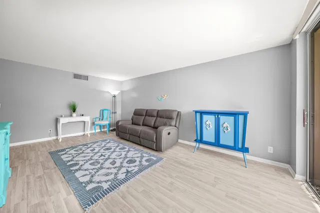 Unit 130 photo 6