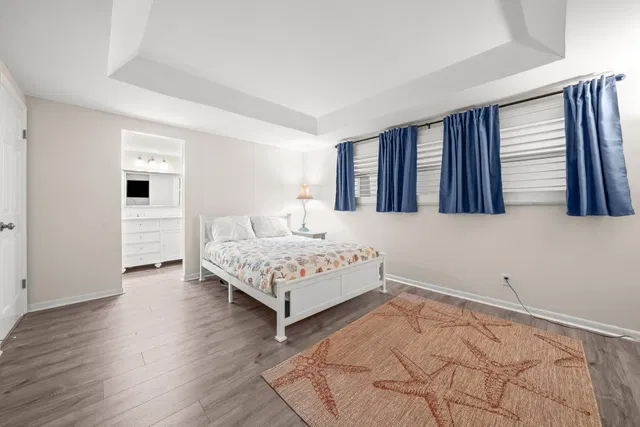 Unit 130 photo 14