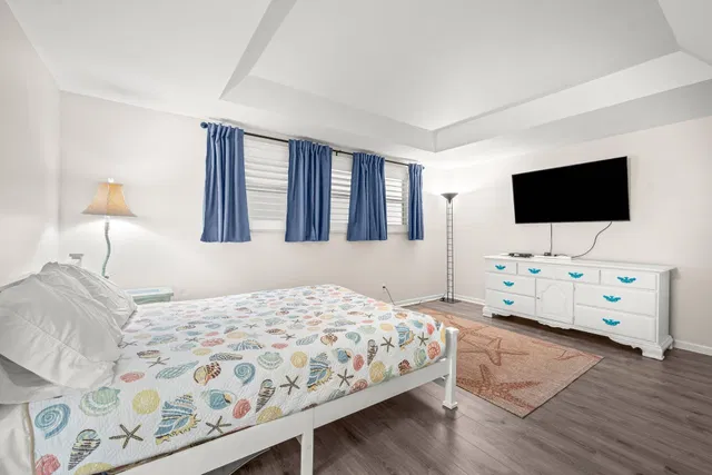 Unit 130 photo 16