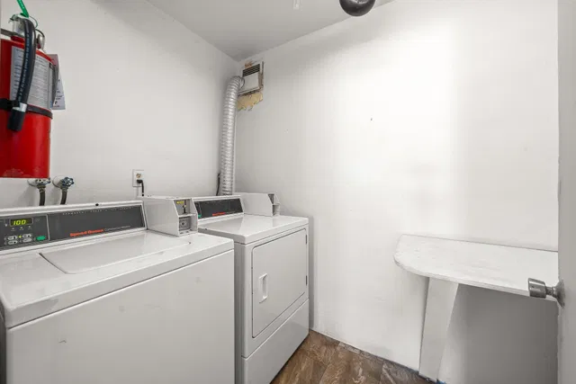 Unit 130 photo 27