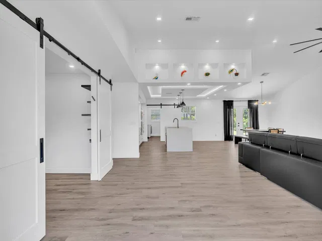 Residence photo 6