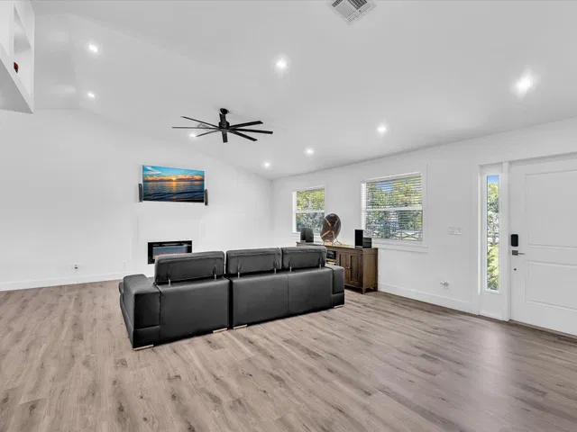 Residence photo 8