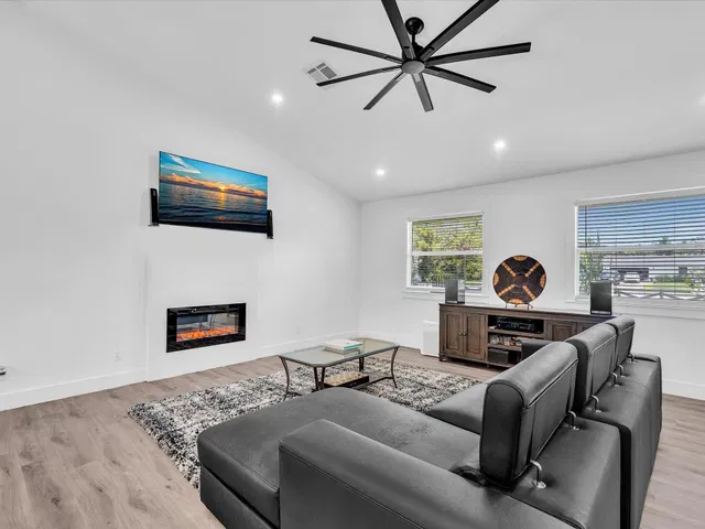 Residence photo 9