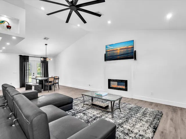 Residence photo 10