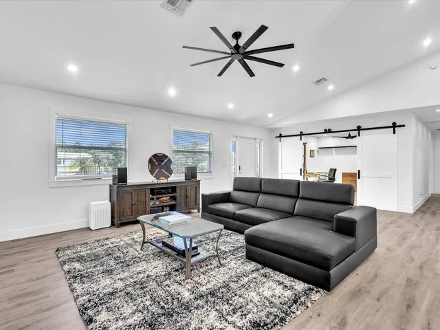 Residence photo 12