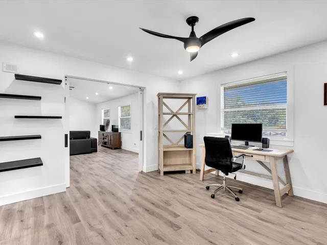 Residence photo 30