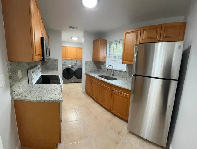Residence photo 17