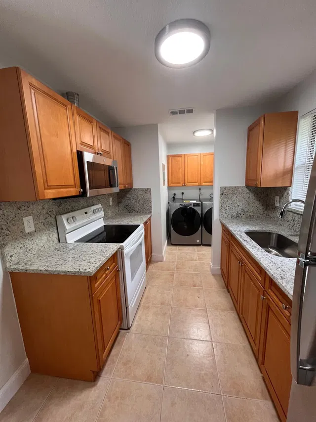 Residence photo 18