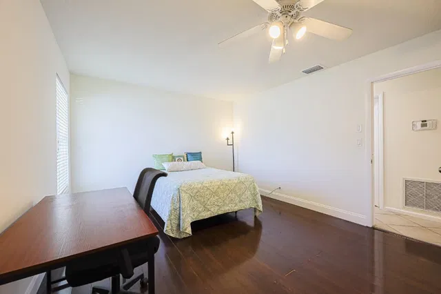 Residence photo 8