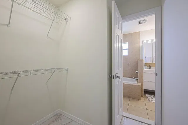 Residence photo 16