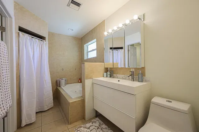 Residence photo 17