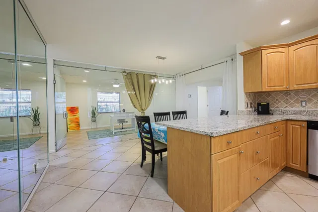 Residence photo 38