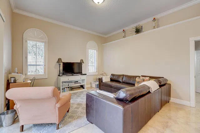 Residence photo 17